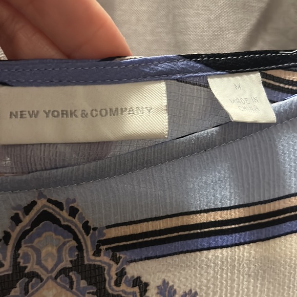 Medium lightweight half sleeve top from nyc company - Picture 3 of 9